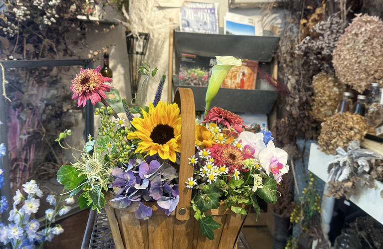 贈る喜びを華やかに。特別な日を彩る花束をお届け