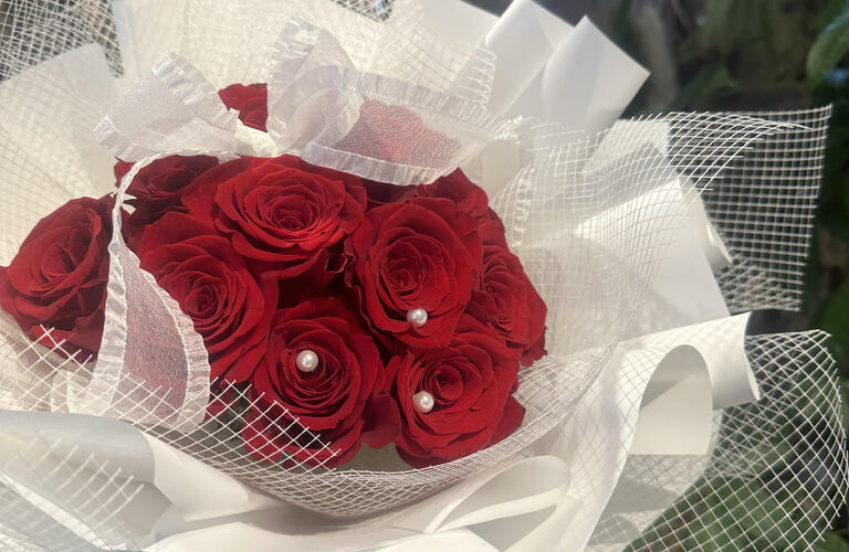 バラの花束で愛をサプライズ！