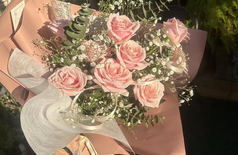 プロポーズを彩る、美しいバラの花束で心を伝えよう。